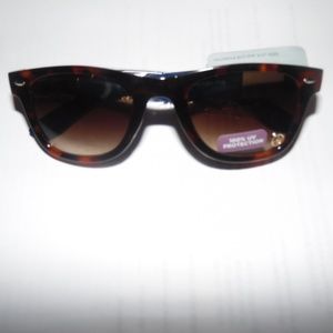 Womens sunglasses with peace sign